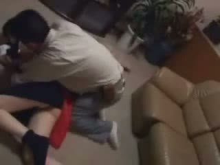 Asiatico studentessa ottenere rozzo scopata da papà frie video